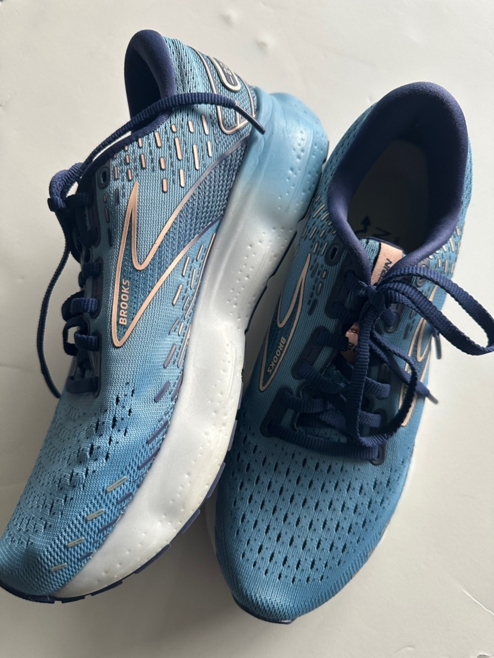 Brooks Women’s Light Blue & Navy Running Sneakers size 8